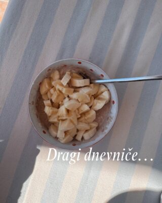 Dragi dnevniče…

1. Kombinacija bezglutenskih zobenih pahuljica, malo chia sjemenki, mjerica whey-a cookie&cream i grčki jogurt nakon pola sata u frižideru, s dodatkom nekog voća koje imam u kući mi je postao najdraži doručak.
2.Izgleda kao da kafu pijem iz lavora, a zapravo je do kuta slikanja. 
3. Ujutro pijem bosansku s malo mlijeka i to O’plant barista, moja kolegica Mare mi uvijek javi gdje je snižen pa kupim karton, a često mi i ona kupi ❤️
4. “Ne mogu ja začepiti mijeh vjetrova i nagovoriti kišu da pada onda kada treba, ali mogu svoju kuću popuniti onim što treba i onako kako treba. 
To me oslobađa straha pred svijetom o njegovim neredom. 
Ili redom koji ja ne razumijem pa ga doživljavam kao nered.” Knjiga koju ću jako voljeti, knjiga za koju sam trebala odrasti.
5. Kada Davoru, koji je uvijek pozitivan, sve-će-se-riješiti lik u svim situacijama, potonu lađe, e onda jbg…
6. I kako ga tješi supruga bosanka, i dan danas. Ako nešto baš ne znam, onda je to utješiti nekoga i umiriti riječima. 🙈
7. Najdraža mi hercegovka, pred njenom dobrotom i snagom se uvijek postidim, da su svi kao ona ne bi nam trebala ni policija ni sudovi. 
Ali što ne voli boje, pa evo ne znam kako ćemo to pregurati u ovom životu 😅
8. Koliko jedan uskoro šestogodišnjak može biti fasciniran zalascima me naprosto fascinira 🤭
9. Kad pomisliš da u Dubrovniku ne može biti ljepše - uvijek može.
10. Istina koju uvijek kasno shvatimo.
#diary#littlestoriesofmylife#lifeinpictures#mademyday❤️