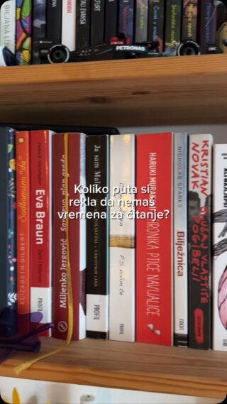 Znate kako se djeca odmah zaigraju u pospremljenoj sobi? 
Kad nestane nered, odjednom im ne trebaju ni nove igračke ni dodatna zabava. 
Čini mi se da je isto i s nama. 
Telefoni su danas neizostavan dio svakodnevice, posebno ako vam je kao i meni i posao vezan upravo za telefon i društvene mreže. 
Ne radi se o tome da ih ne koristimo, nego o tome koliko lako skliznemo iz jedne poruke ili zadatka u pola sata besciljnog skrolanja. 
Upravo me DoNatural izazov potaknuo da na sedam dana osvijestim koliko zapravo vremena provedem s telefonom u ruci i koliko “pet minuta” popodnevnog skrolanja zaista traje. 
I odjednom se, i u posljednjoj fazi renovacije i stotinu obaveza, stvorio prostor za knjigu, vrijeme za kafu s prijateljicom i male DIY aktivnosti s djecom.
Ljeto je, temperature rastu pa ne zaboravite na hidrataciju uz sve izazove koji vas čekaju ovo ljeto 🙌🏻
Probajte i ovaj moj izazov - skrolajte manje barem 7 dana 😉
A probajte i DoNatural herbalnu vodu s okusom kleke, bez dodanih umjetnih aroma ili pojačivača okusa, bez dodanih šećera, s par kockica leda - idealno ljetno osvježenje.

Oglas za Atlantic Droga Kolinska d.o.o. 
@donatural_hr

#littlestoriesofmylife#challenge#donatural#tvojaunutarnjasnaga