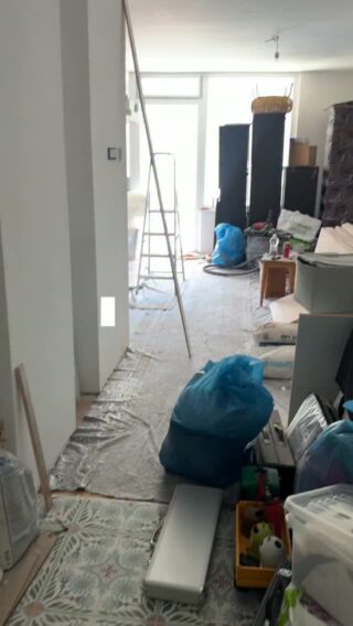 Jedna od faza renovacije koja dolazi ili na samom početku ili na samom kraju jeste ona kada razmišljamo od koga bi mogli “posuditi” i ko može malo “uletiti” 😂
E, u toj smo fazi.

P.S. Nismo se preselili do 1.7, ali napredak je vidljiv. 
Novi termin:
Držite nam fige da za rođendan ovdje pijem kafu.
13ti mi je oduvijek sretan broj 🥰

1/31

#renovation#vylsonathome#projektrenovacija#homerenovation#loading