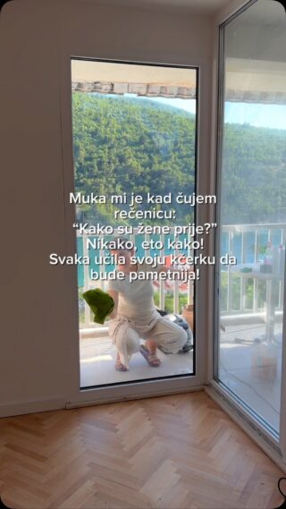 Tesko mi je prihvatiti da su se žene godinama prije nas borile kako bi mi danas mogle reći da smo umorne naglas: od poslova na koje nam niko ne brani da idemo, od djece koju biramo da donosimo na svijet, od težine samog života kad nas pritisne, a opet žene današnjice to ne cijene nego jedna drugu prozivaju.

I ne, nije vam baka ćutala jer je bila sretna nego jer drugog izbora nije imala.
Čast izuzetcima uvijek.
Ali prije nego počnete prezentirati idealne slike života vaših baka, prvo malo s njima popričajte.
Mi smo ove što su s nama odavno pričale 😉

P.S. Ovu poruku sam dobila u inbox i morala je podjeliti! Hvala @i_me_myself_87 na uvijek divnim razgovorima u inboxu!

#womensupportingwomen#womenhood#littlestoriesofmylife#honestlyspeaking