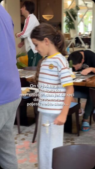 “Mama, na godišnjem smo, kad dođemo doma, napravi nam juhu…”

Ali, mame se nikad ne predaju, je li tako?😂
P.S. preživio je i jaje i malo šunke.
Popuštate li ili nema slatkog ni na godišnjem? 🤭

#littlestoriesofmylife#vacationmode#holidaywithkids#firstworldproblem#childhoodunplugged